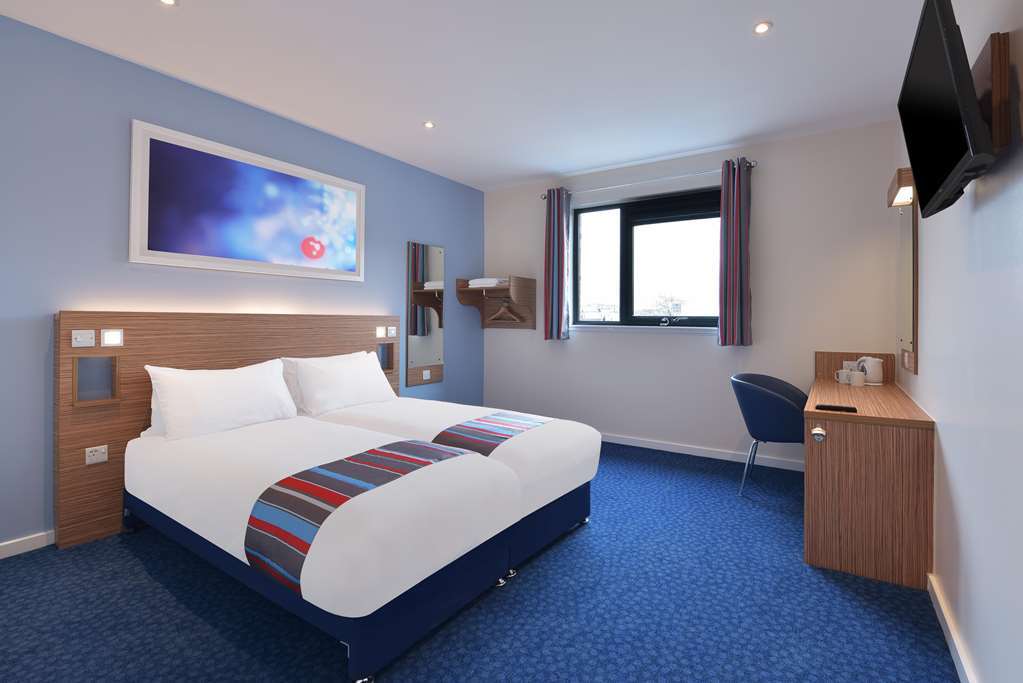 Travelodge Cardiff M4 Room photo