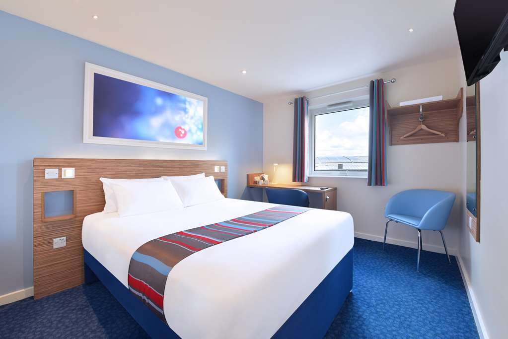 Travelodge Cardiff M4 Room photo